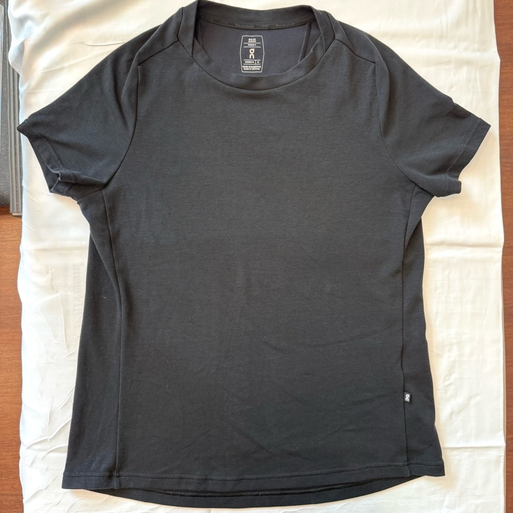 On Cloud Focus T Black Athletic T Shirt Women's M Gym Activewear